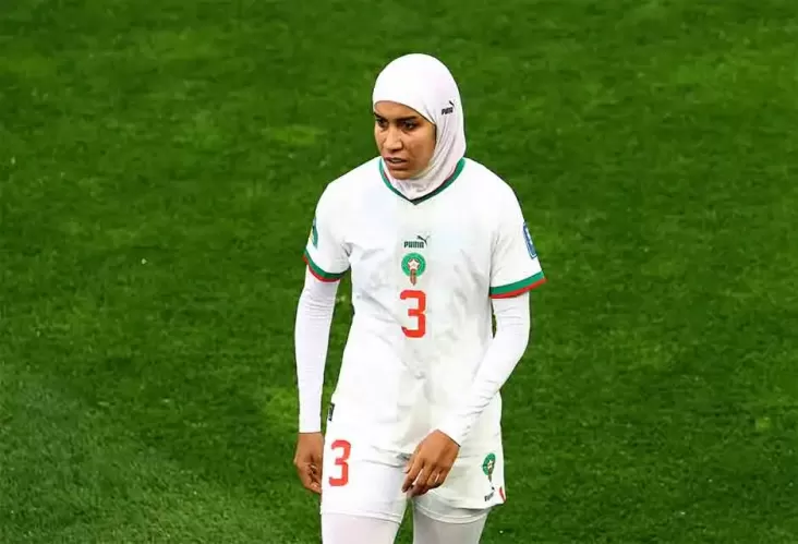 Nouhaila Benzina, Pesepak Bola Berhijab Pertama di Piala Dunia